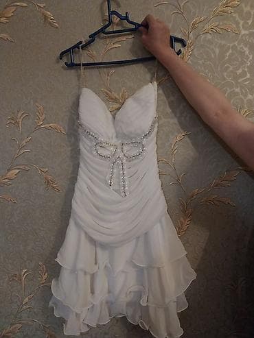 bilerzik per page 40: 1defe geynılıb s m razmer Ağ rəngli zərif kokteyl/ziyafət paltarı. - — 1