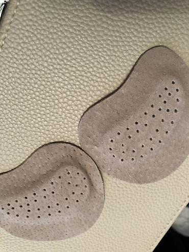 Ayaqqabının içinə yapışdırılır, gəzərkən rahatlıq və yüngüllük verir