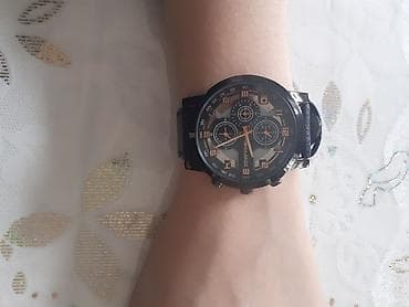 Yeni, Qol saatı, rəng - Qara