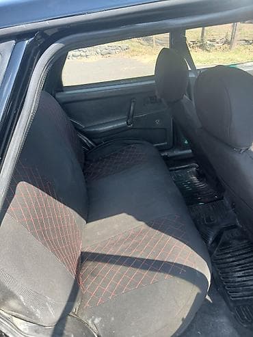 yan güzgülər s: LADA Samara (VAZ 21099) – sedan, qara rəng. Xüsusiyyətlər: - Kuzov: 4 — 2