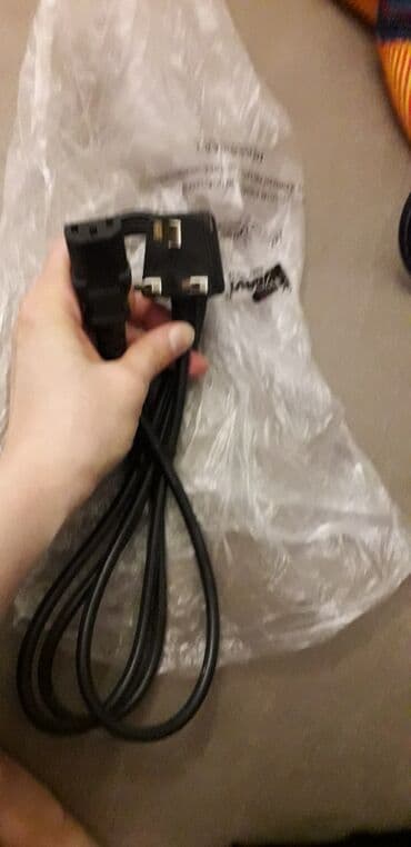 kabel internet: Kompüter bi̇rləşdi̇ri̇ci̇ kabellər 12 dənə var. Bi̇ri̇ 3 manata — 5