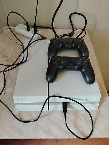 hdd disk: Sony PlayStation 4 (ağ rəng, “PS4” logolu) oyun konsolu. Komplekt: - — 3