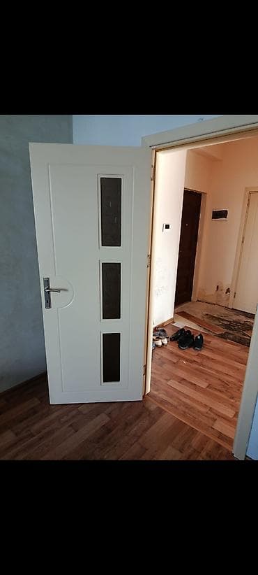 Ev və bağ: 5 ədəd qapı Satilir Hec bir problemi yoxdur bir ədədi 50 azn Unvan — 1