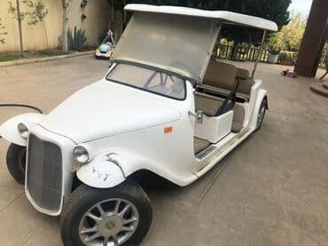 retro avtomobil satışı: Ağ rəngdə, açıq golf arabası. Üzərində qoruyucu örtüyü var — 1