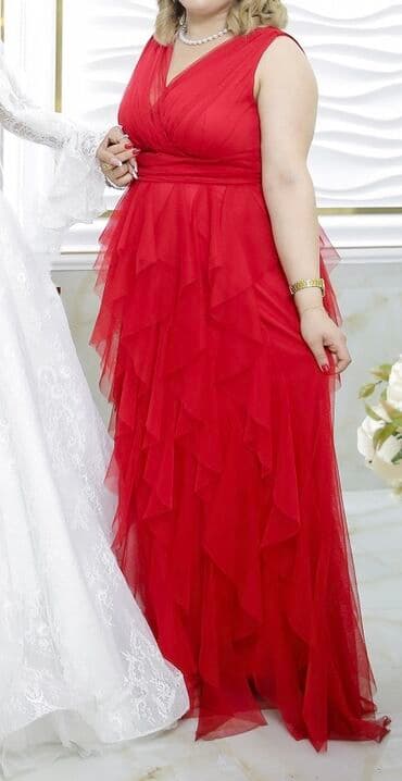 Zərif ziyafət geyimləri dəsti 1) Qırmızı uzun don: - Parlaq qırmızı
