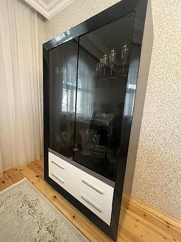 Оборудование для магазинов: Qara-şüşə vitrin dolabı - Material: parlaq qara korpus, ön hissəsi — 3