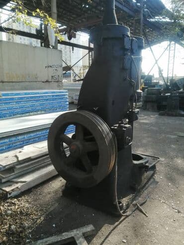 pres bağlıyan: Molot . 75 və 150 tonluq var — 2