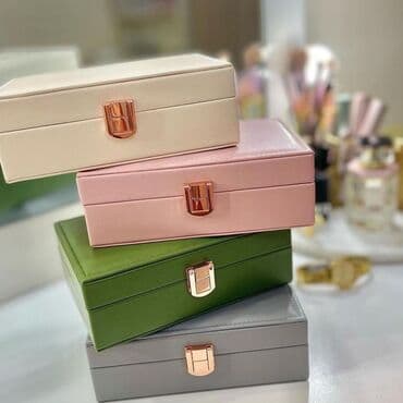 вешалки напольные для одежды деревянные дорогие: Zərgərlik qabı – kompakt və zərif dizayn - Rəng seçimləri: krem — 1