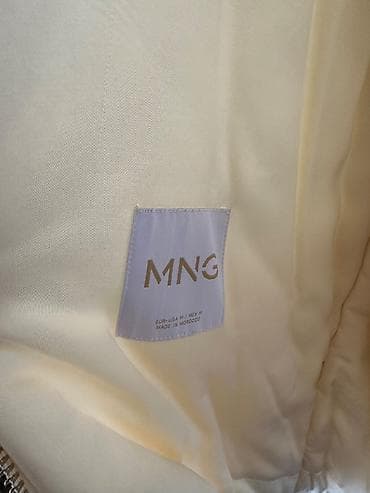 herbi geyim: Mango Satin Bomber Jacket
Like New 
Size M — 2