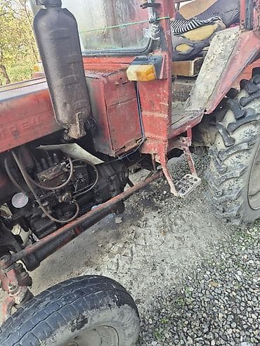 Vladimirəs MTZ tipli kiçik traktor - Dizel mühərrik, yan əvəldə
