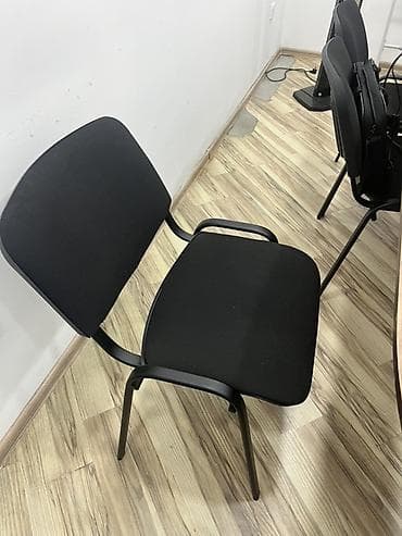 Офисные стулья: Ofis üçün yığıla bilən qara stullar 3 ədəd qalıb çox az işlənib - — 2