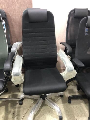 офисные кресла: Новый, С колесиками, Рукояти не регулируются, Кожа — 15