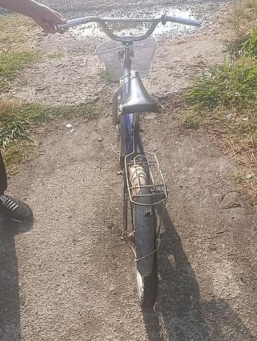 Şəhər tipi velosiped - Rəng: mavi gövdə, gümüşü sükan və qalxanlar -