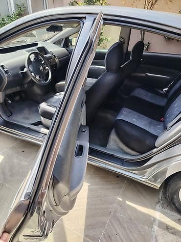 pirus satisi: Toyota Prius (2-ci nəsil) hibrid sedan Surməyə və qalmaq şərti ilə — 5