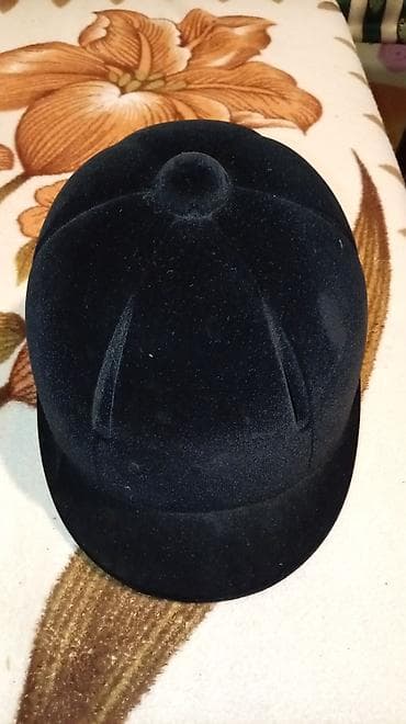 Baş geyimləri: At minik üçün dəbilqə (jockey style) - Model: Light Helmet (etiketdə — 3