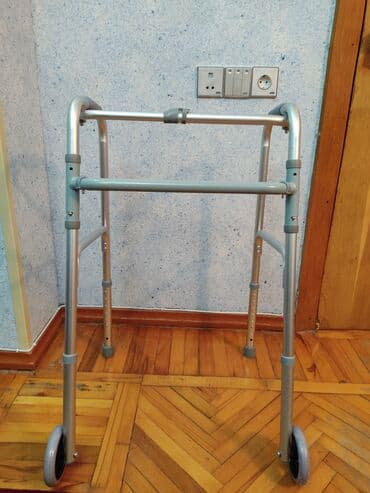 4 ayaqli celik: Təkərli gəzinti çərçivəsi (walker) - Material: yüngül, möhkəm — 1