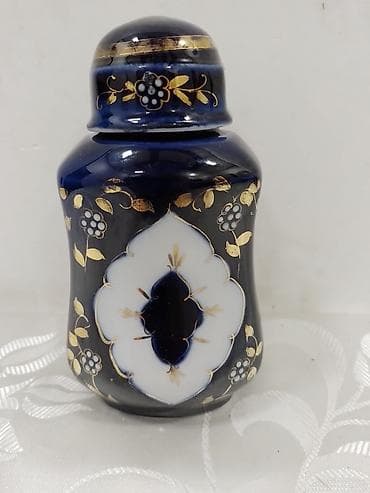 konfet qabı: Kobalt-mavi rəngdə, qapaqlı dekorativ şüşə qab. - Material: qalın — 1