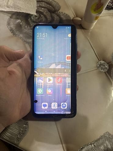 8 pulus: Redmi smartfon - Rəng: mavi (parlaq gradient arxa panel) - Ekran — 7