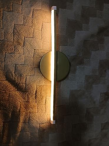 spot isiq: Müasir divar LED bra – qızılı gövdə və uzun şaquli işıq paneli - — 2