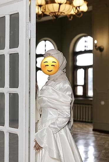 sattlar: Nisan donu,kirik beyaz renginde.Nigah elbisesi kimide geyinile biler — 2