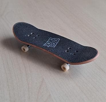 Oyuncaqlar: Barmaq skeytbordu (fingerboard). Tech-Deck firmasının orijinal — 1