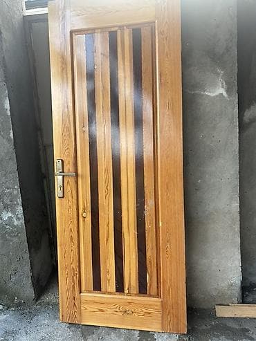 qapi bezekleri: Taxta qapı dəsti - Material: təbii ağac (şam tipli), lakla örtülmüş — 1