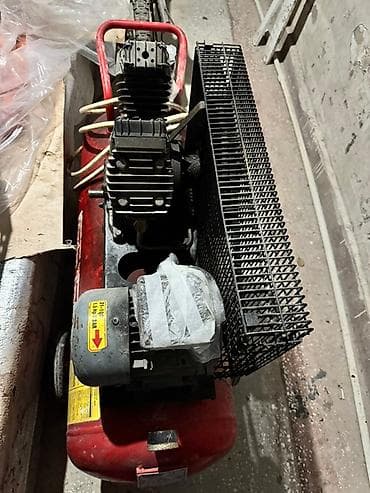 Aydın-Trafo markasına məxsus qırmızı rəngdə kompressor. Balon tipli — 2