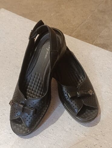 Ölçü: 39, rəng - Qara, Yeni