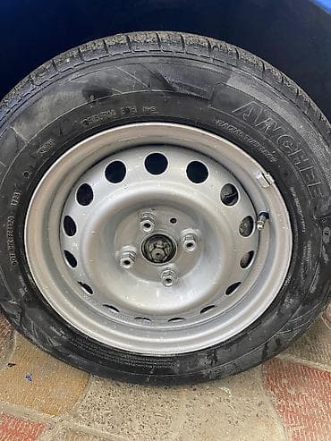 R14 4bolt disk teker bir yerde satilir çox ideal veziyyetdedir — 1