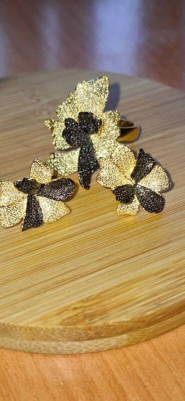 tek qas qizil sirqalar: Комплекты. Новые — 19