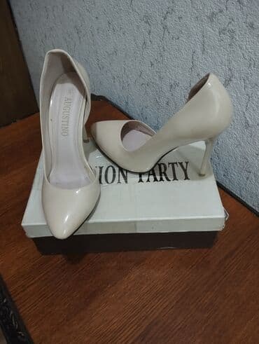 stradivarius stiletto: Qadın ayaqqabıları – 2 cüt 1) Krem rəngli klassik tufli - Marka — 1