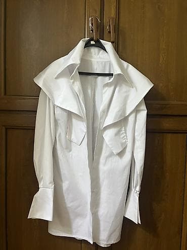 Ağ rəngli dizayn köynəyi - Model: Uzunqol, düyməli klassik köynək -