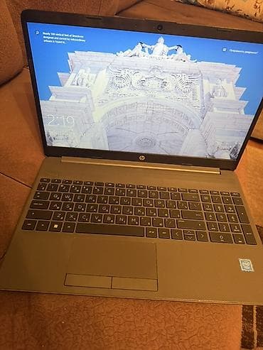 klaviatura notebook: HP noutbuk Xüsusiyyətlər: - Ekran: 15.6" (parlaq, nazik haşiyəli — 5