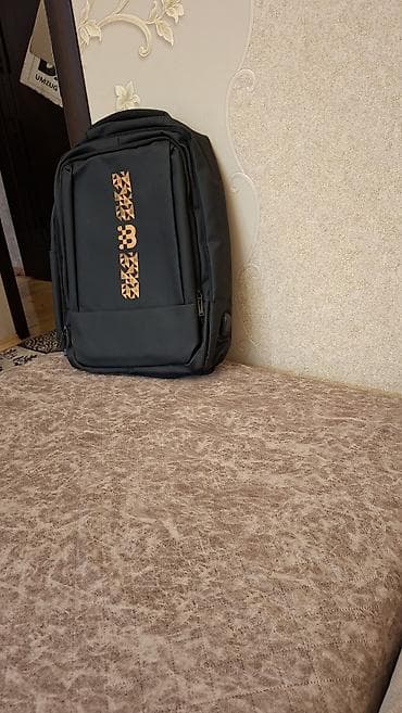 Şık və funksional şəhər çantası - Rəng: qara, ön hissədə dekorativ