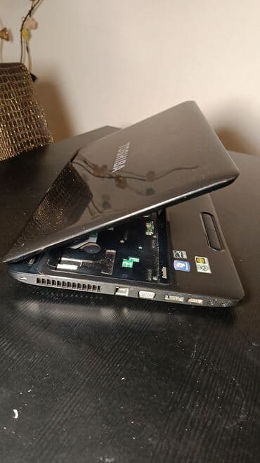 Toshiba noutbuk –işlənmiş.işlək vəziyətdə işləyir. vopçap