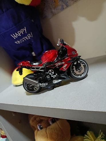 Masaüstü kolleksiya modeli – idman motosikleti - Material: metal və