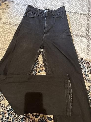 Qara rəngli cins şalvar - Kəsim: düz/klassik kəsim, ayaqlarda azca