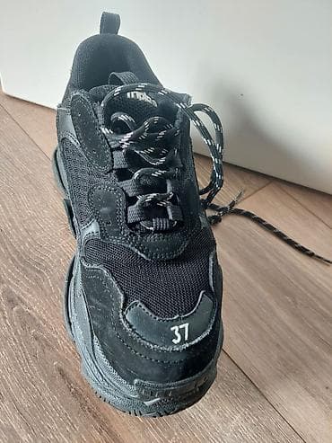 krosofka: İdman ayaqqabısı və zərif bot dəsti - Model: Adidas Yeezy 700 — 8