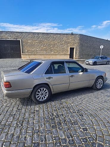 kia clarus 1997: Mercedes-Benz E 220: 2.2 l | Sedan — 10