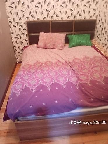 yemək stolu: Satılan məhsullar ev üçün müxtəlif mebel və məişət əşyalarından ibarət — 10