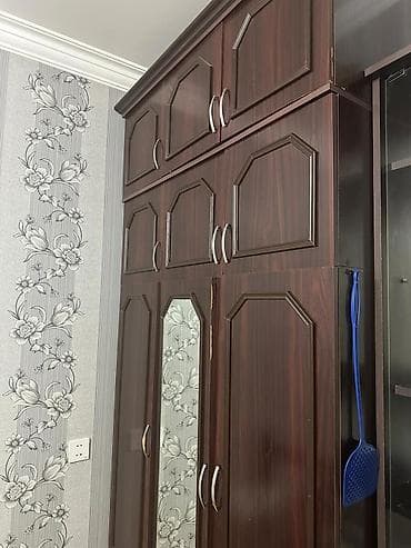 polka satilir: Qarderob dolabı – tünd qəhvəyi rəngində, çoxseksiyalı, güzgülü model — 2