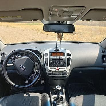 multi sukan: Kia Ceed: 1.6 l | 2007 il Universal — 4