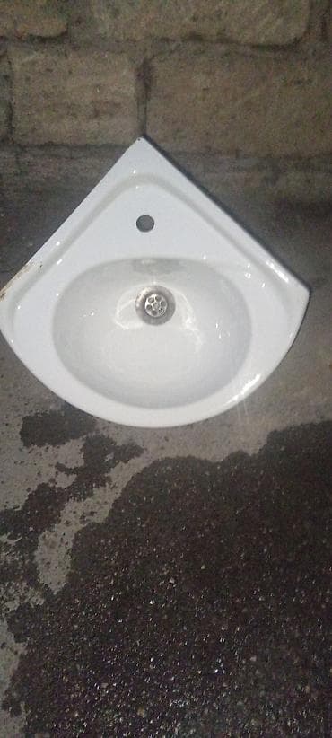 borular: Künc tipli keramika əl-üz yuyan lavabo - Forma: üçbucaq/künc — 4
