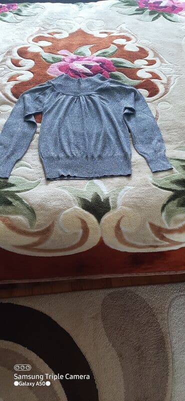 qadınlar üçün tvid jaketlər: Sviterlər — 1