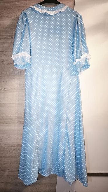 elbiseler: Mavi rəngdə, xırda ağ nöqtəli qadın donu. - Uzun, ətəyi geniş kəsimli — 2