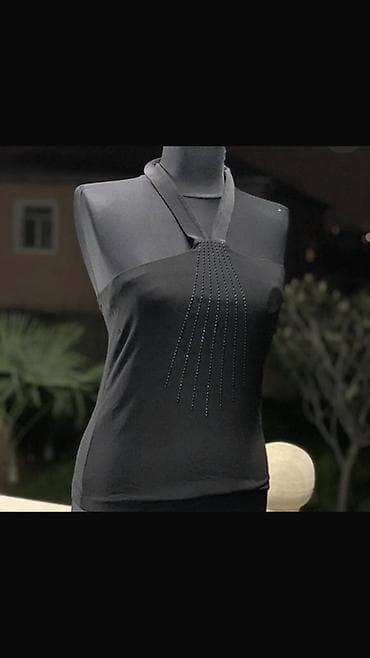 Qara qadın topu – halter tipli boğazdan bağlanan dizayn. -