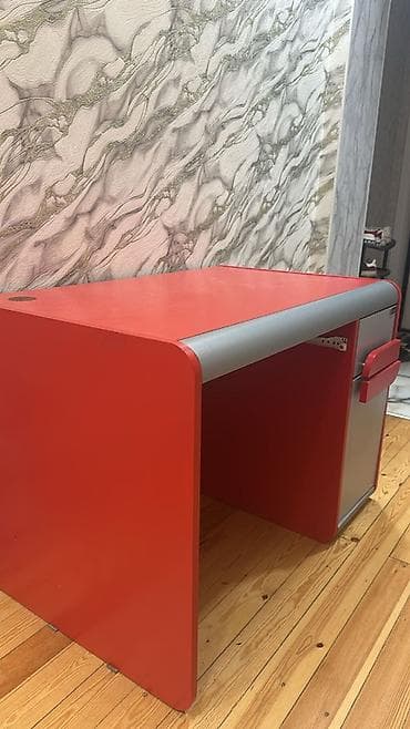 acilan stollar: GALA iş masası – kompakt və funksional model - Rəng: qırmızı və boz — 1