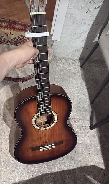 Valencia klassik gitara – model VC404csb Xüsusiyyətlər: - Marka