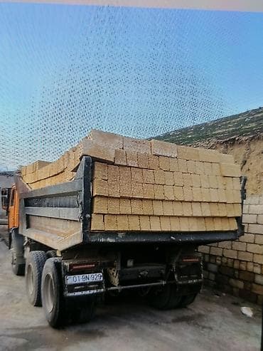 yuk taksisi: Qumdaşı - Tikinti üçün kəsmə ağ daşların yük maşınları ilə daşınması — 1