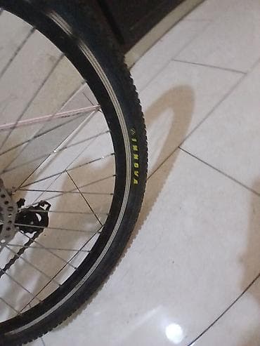 velosipedlər isma: Şəhər və off-road gəzintiləri üçün praktik velosiped - Rəng: ağ — 2